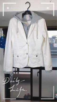 おしゃれな白色ジャンパーです