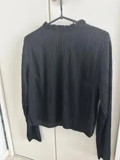 黒 プリーツ加工 長袖シャツ