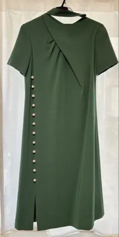 FLICKA グリーンのひざ丈ワンピース 半袖