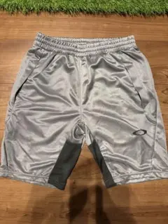 Oakley シルバー ショートパンツ　Mサイズ　オークリー