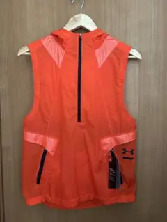【試着のみ】Under Armour フード付きパーペチュアルベスト