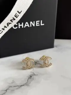 CHANEL CCロゴ ピアス(両耳用)