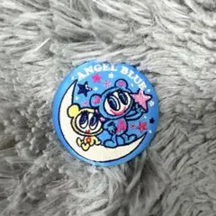 ナルミヤキャラクターズ　刺繍缶バッジ　エンジェルブルー