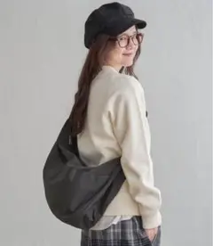 ダークグレー ショルダーバッグ