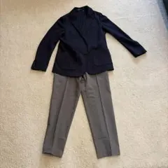 UNIQLO ブラックジャケットとグレーのパンツセット