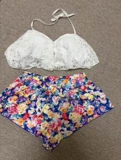 レースブラトップとフローラルショートパンツのセパレート水着