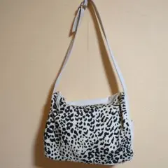 ヒョウ柄 ショルダーバッグ 　ホワイト