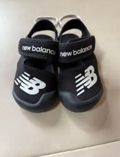 new balance ベビーサンダル 黒