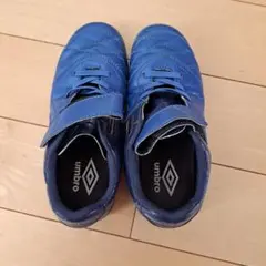 umbro サッカーシューズ 青色