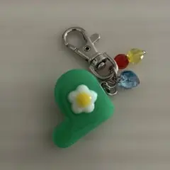 花飾り付き緑色キーホルダー