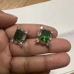 緑色のヴィンテージ風イヤリング