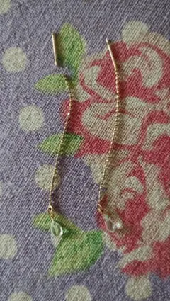 最終値下げ　アガット　k10gチェーン涙型クリスタルピアス