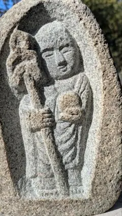 野仏　地蔵菩薩像　古い石仏　民衆仏　仏像　仏教美術　山梨県　高さ約45cm 古い石仏 野仏 地蔵菩薩立像 仏像 仏教美術 高さ約35cm - メルカリ