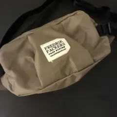 美品　FREDRIK PACKERS ボディバッグ ユニセックス