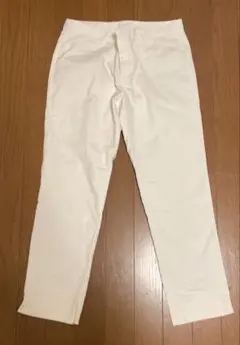 ユニクロ　ホワイトストレートレッグパンツ