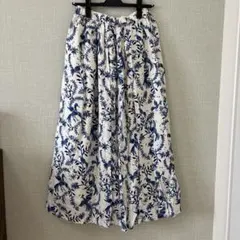【チチカカ】ロングスカート 美品　鳥柄　白×ブルーのサムネイル