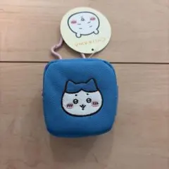 ちいかわ カラビナつき刺繍スクエアミニポーチ ハチワレ