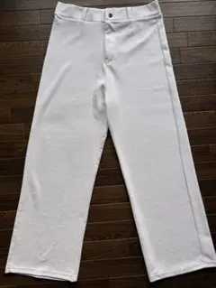 白いズボン フロントボタン付き