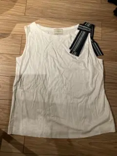 リボン付きノースリーブ