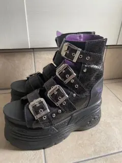 YOUSUKE 厚底ブーツサンダル ブラック×パープル