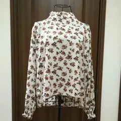 アズノウアズピンキー 花柄ブラウス