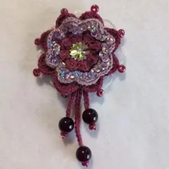 ロ−ズ色の花デザインブローチ