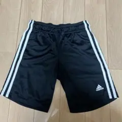 adidas ブラック ハーフパンツ 130