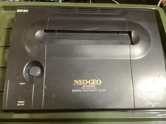 最終値下げ SNK NEO-GEO 本体 + コントローラー2つ + 付属品