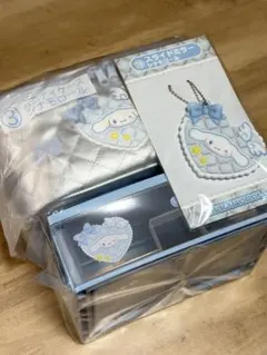 サンリオ1番くじ　シナモロールスライドミラーとバニティケース3点セット