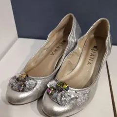 D.IANA シルバー ビジュー付きパンプス