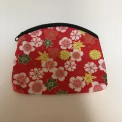 刺繍　ポーチ　赤