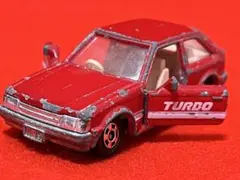 レトロ トミカ マツダ ファミリア 1500 XG 赤 レッド シャビーのサムネイル