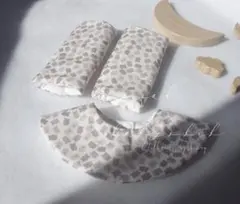 花柄のようでくま柄　よだれカバー　まんまるスタイ　セット　エルゴ用