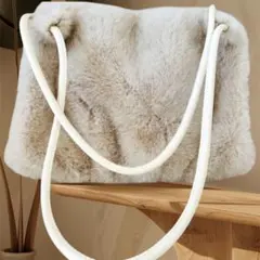 【美品】ファー ショルダーバッグ ベージュ ワンホック ホックゴールド 未使用級