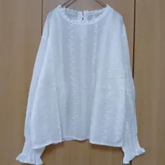 刺繍入りホワイト長袖シャツ