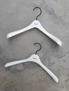 【sacai／サカイ】ジャケット（コート）用＋普通 ハンガー２本セット