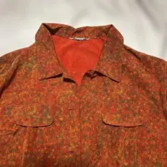 水彩画のような　オレンジと緑の長袖シャツ