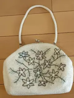 ビーズ　花柄　刺繍　がま口ハンドバッグ　ホワイト