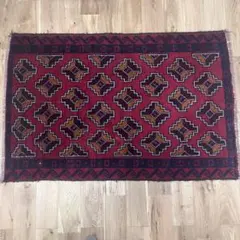 トライバルラグ　ウール製　赤色幾何学模様ラグ