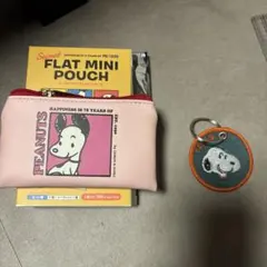 スヌーピー 刺繍キーホルダーと スヌーピー ミニポーチセットです。 新品未使用品