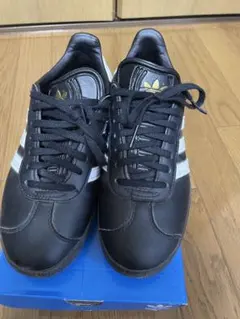 adidas アディダス ブラック×白 22.5cm 箱付き スニーカー人気ロゴ