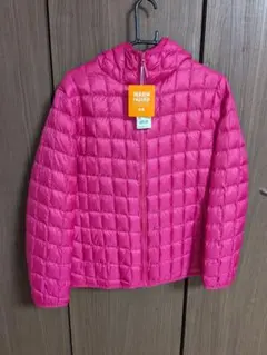 新品未使用　ユニクロ　ライトウォームパデッドパーカ　ピンク