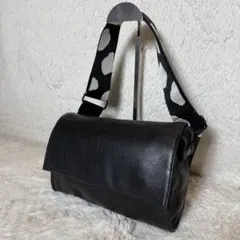 イアパピヨネ　柄ワイドテープショルダーバッグ　ダルメシアン　ear