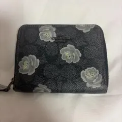 COACH　二つ折り財布　薔薇　ブラックのサムネイル