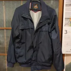 ブラックジッパー付き ジャンパー