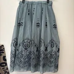 pink adobe 青刺繍風プリントフレアスカート