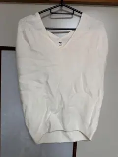 UNIQLO アイボリー Vネックニット S