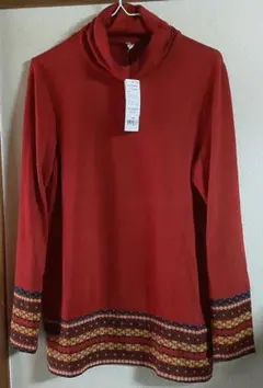 ハイネック 赤