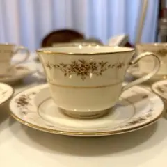 ノリタケ　花柄のカップ・ソーサーセット5客＋1皿