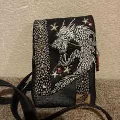 ドラゴン刺繍付きブラックバッグ